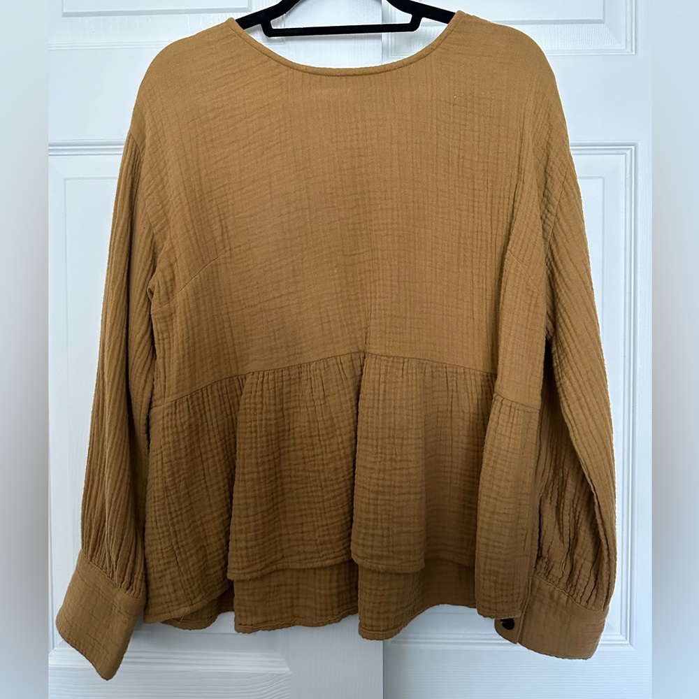 Madewell Lightspun Button-Back Peplum Top